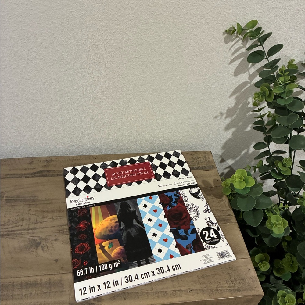 Alice's Adventures Paper Pad of 24 Sheets. - Picture 4 of 7